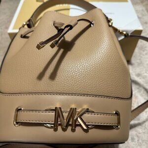 AUTHENTIC MK Stunning Crossbody Hobo in Color of the Season. GENUINE LEATHER!